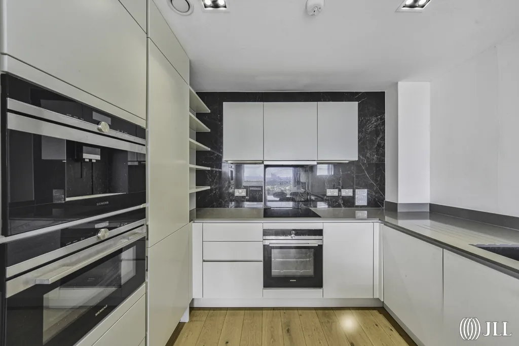 Flat Devan Grove in Greater London