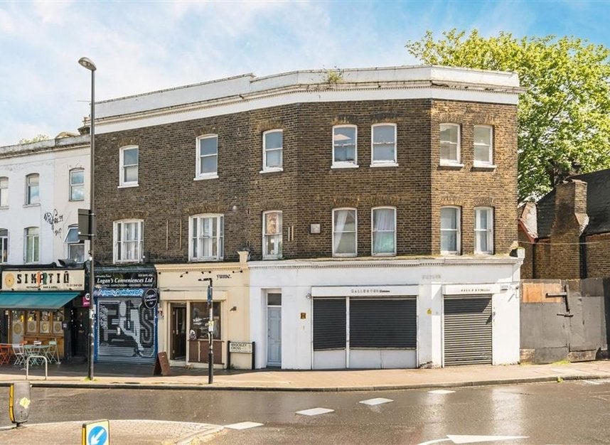 Flat Brockley Cross in Greater London