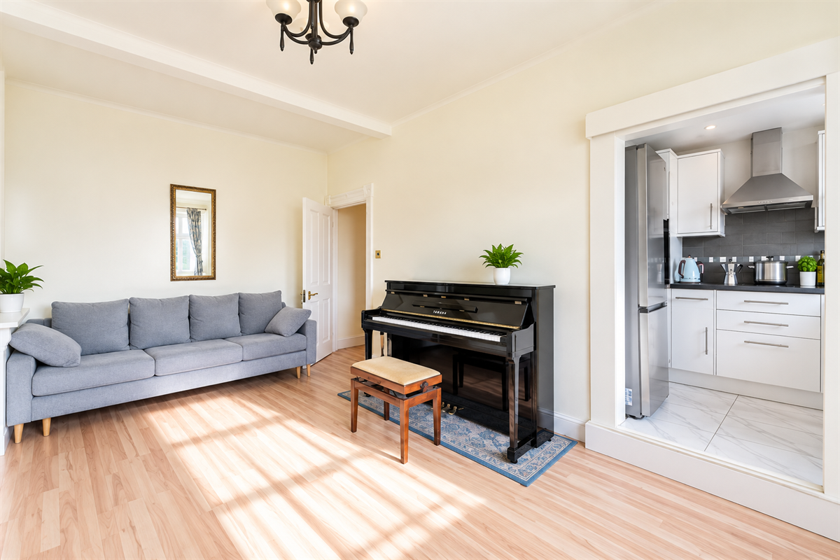 Flat Queensway in City of Westminster