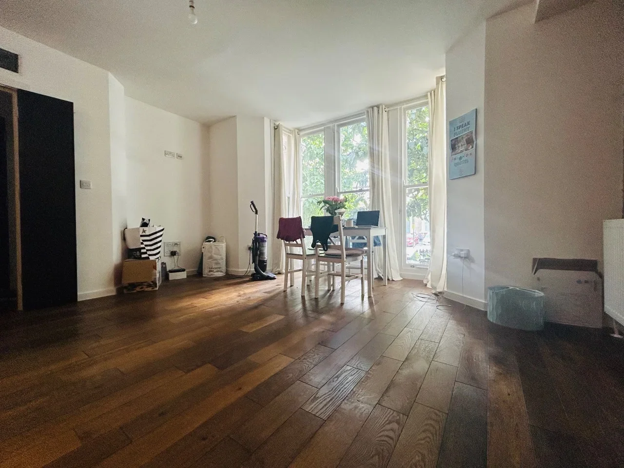 Flat Evering Road in Greater London