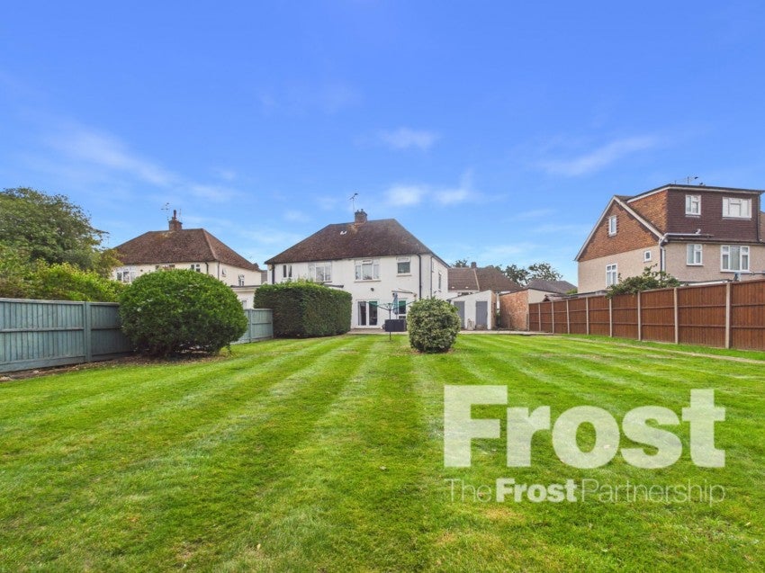 House Glenavon Gardens in Slough