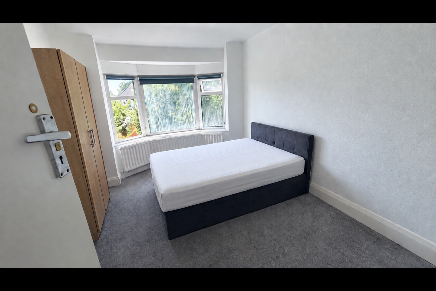 Room Hendale Avenue in Greater London