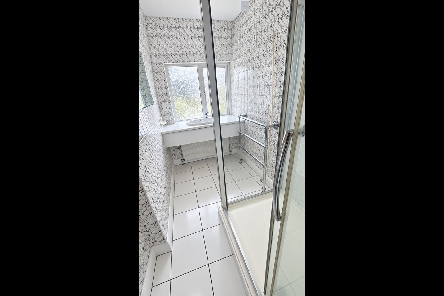 Room Hendale Avenue in Greater London