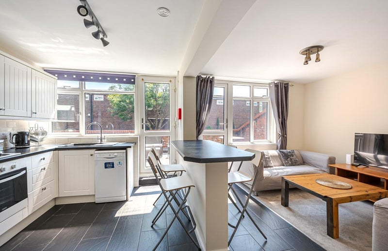 Room Murfett Close in Greater London
