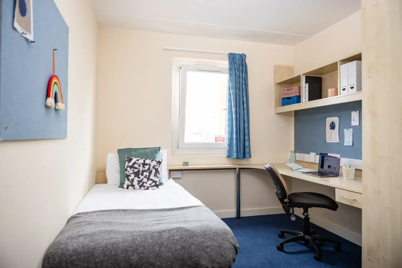Room Creek Road in Greater London