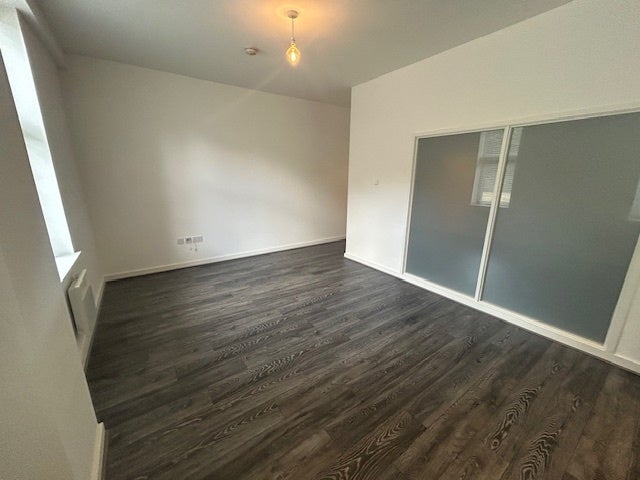 Flat Vicarage Farm Road in Peterborough