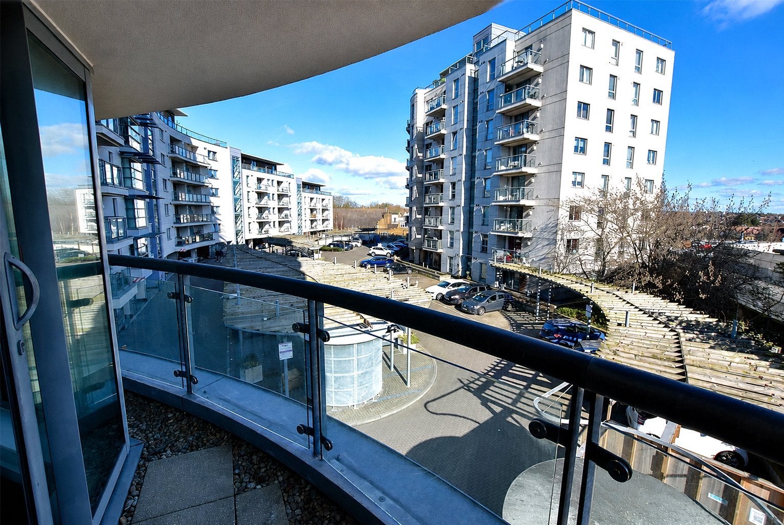 Flat Mercury Gardens in Greater London
