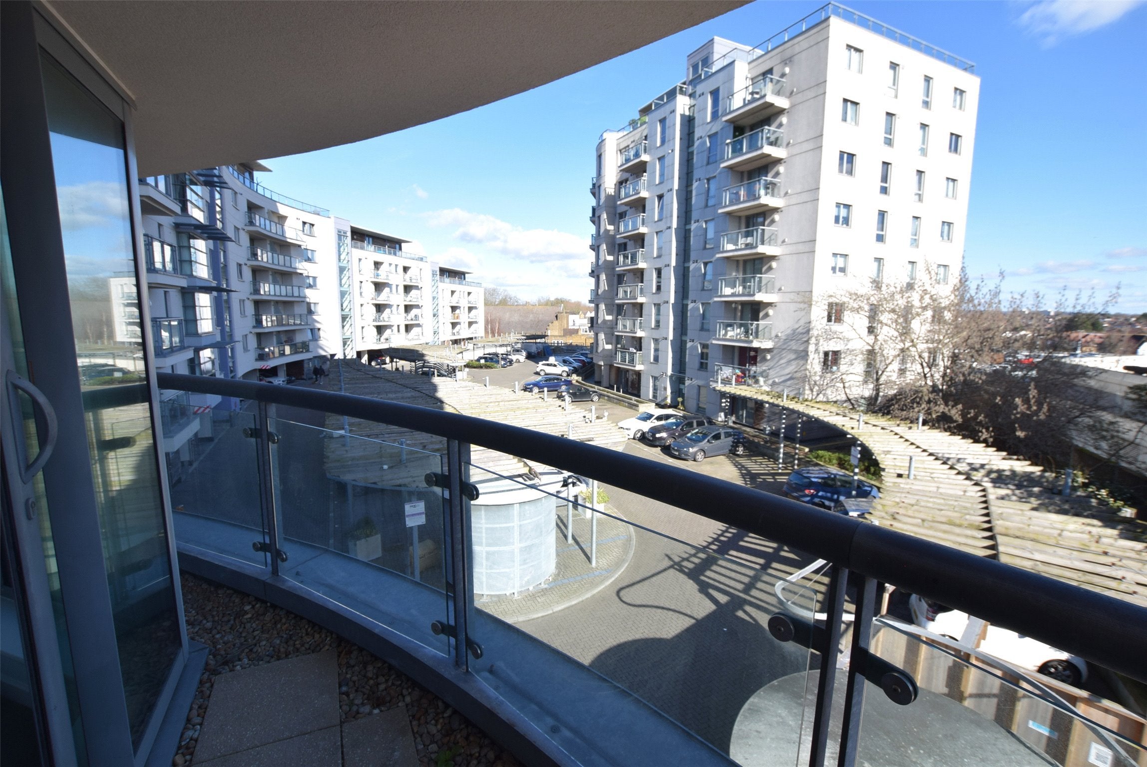 Flat Mercury Gardens in Greater London