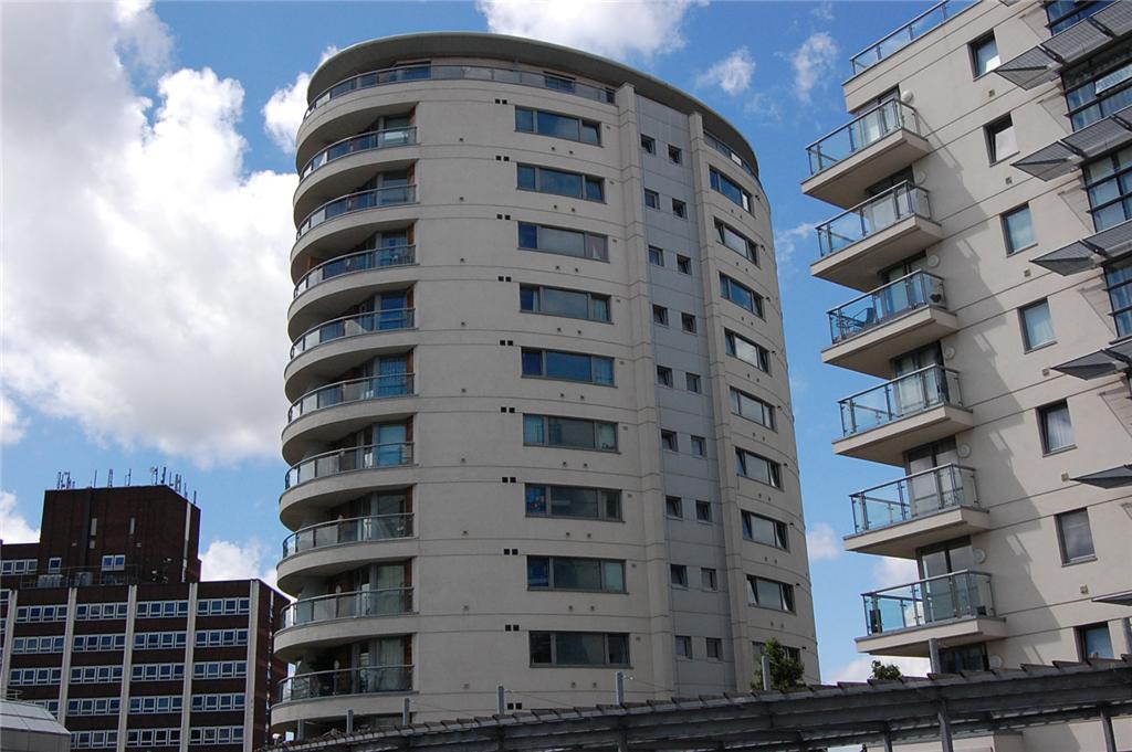 Flat Mercury Gardens in Greater London