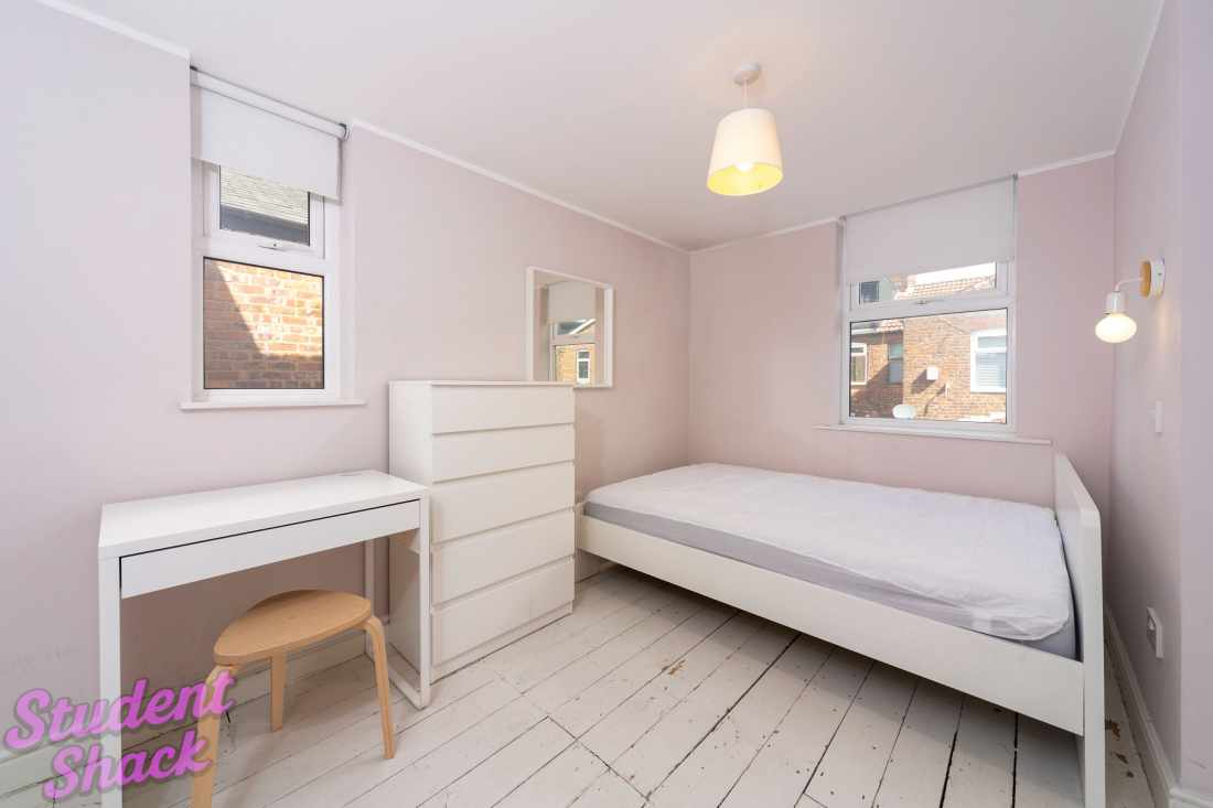 Room Ruskin Avenue in Manchester