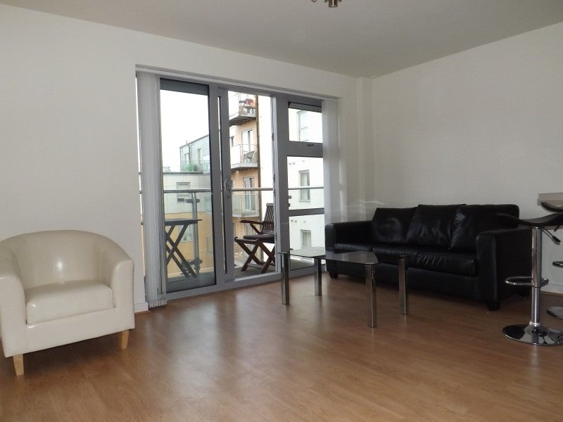 Flat Queen Mary Avenue in Greater London