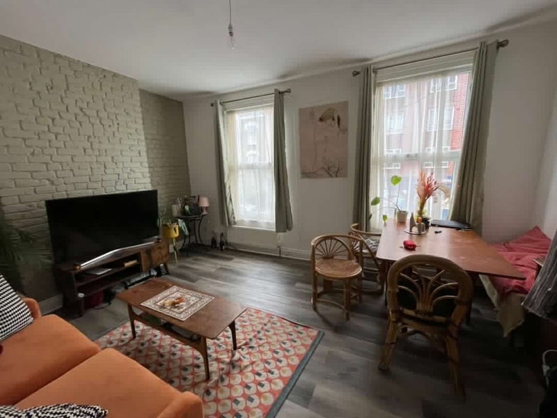Flat Chatsworth Road in Greater London