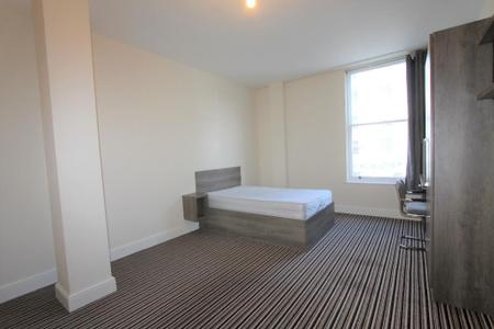 Room Powers Court in Royal Leamington Spa