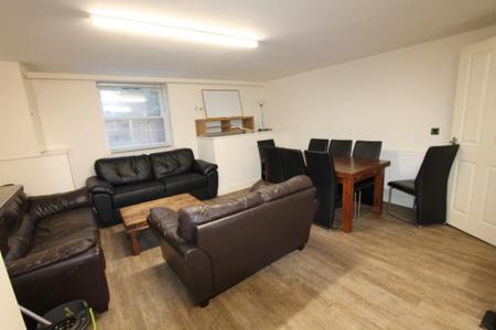 Room Powers Court in Royal Leamington Spa
