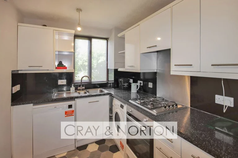 Flat Chepstow Road in London