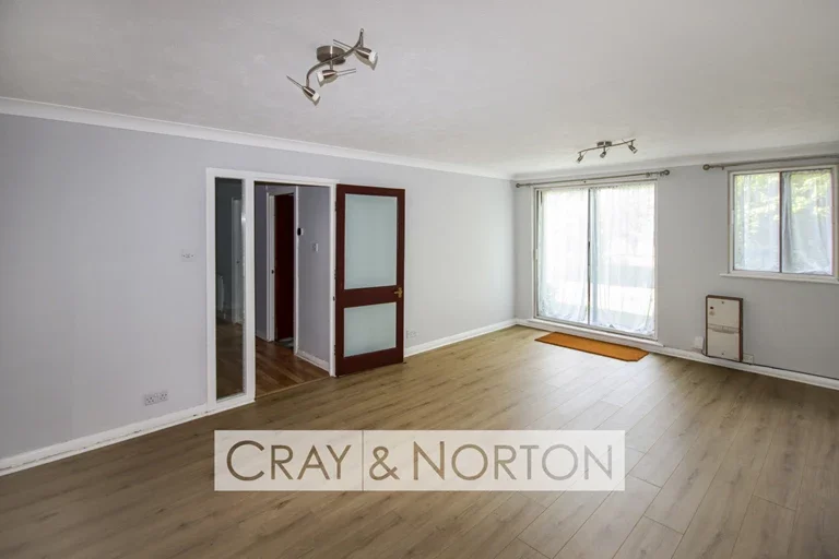 Flat Chepstow Road in London