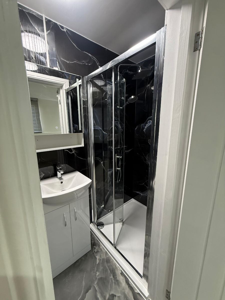 Room Ken Way in Greater London