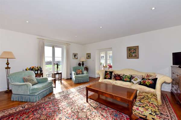 House B4086 in Stratford-on-Avon