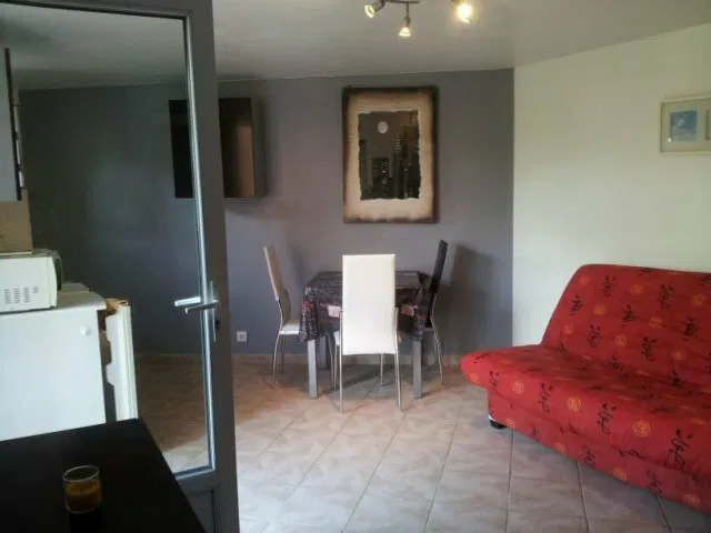 Room Avenue André Theurier in La Trinité