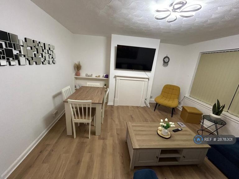 Flat Woolaston Avenue in Cardiff