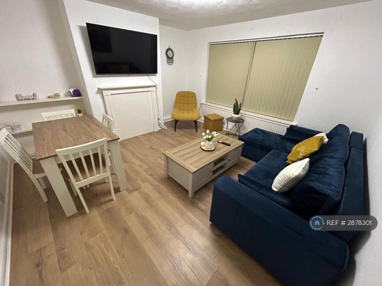 Flat Woolaston Avenue in Cardiff