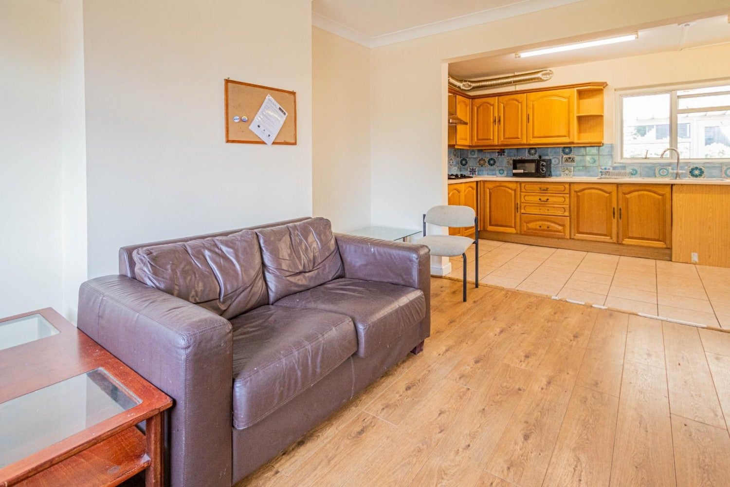 Room Lockleaze Road in Bristol
