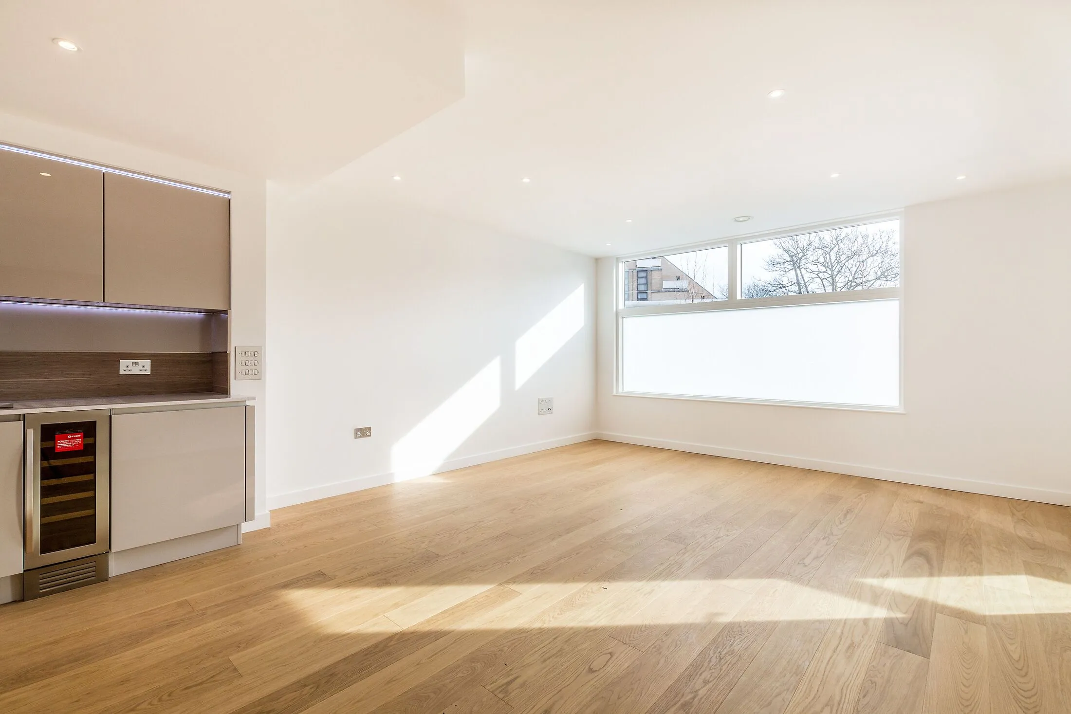 Flat Holland Park Avenue in Greater London