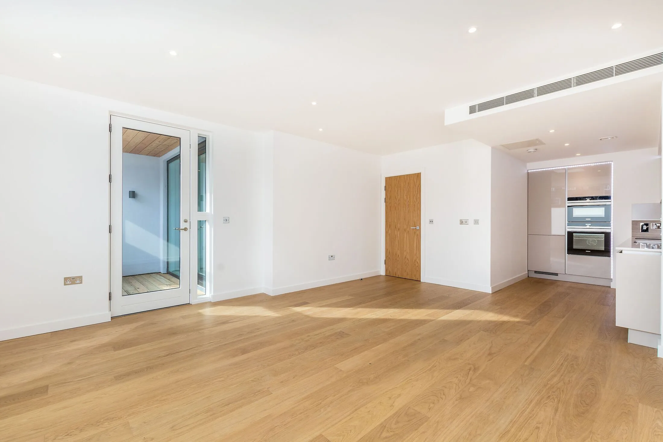 Flat Holland Park Avenue in Greater London