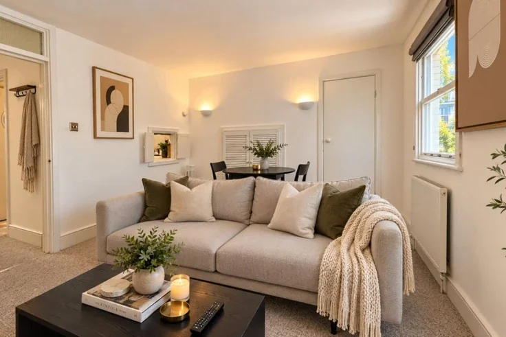 Flat Mercer Walk in City of Westminster