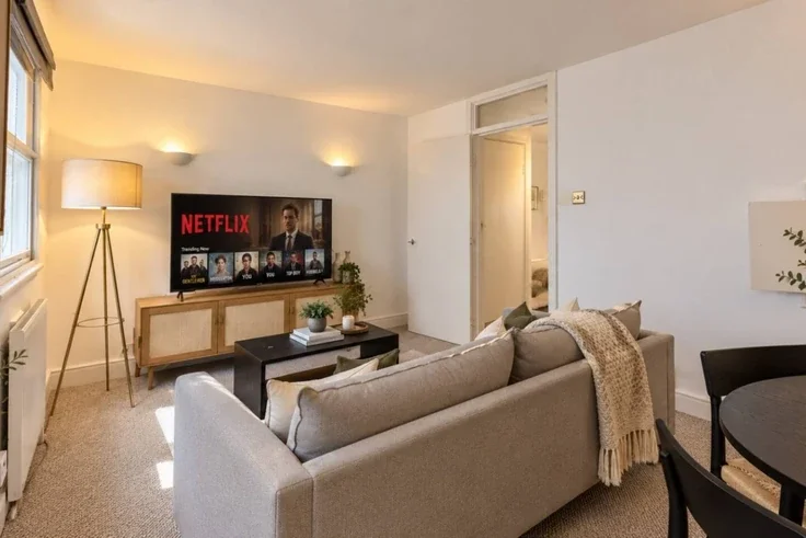 Flat Mercer Walk in City of Westminster