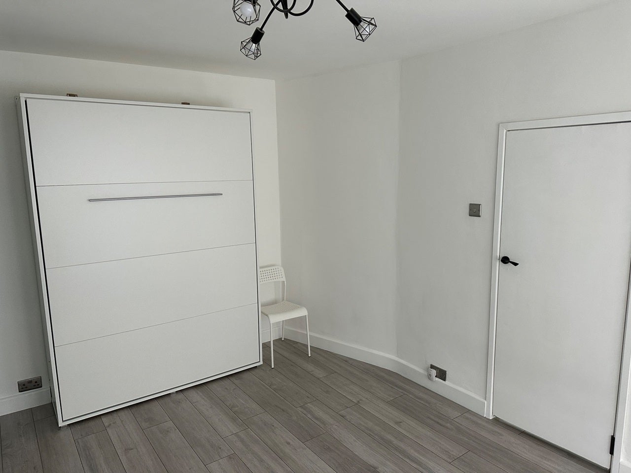 Flat Victoria Road in Greater London
