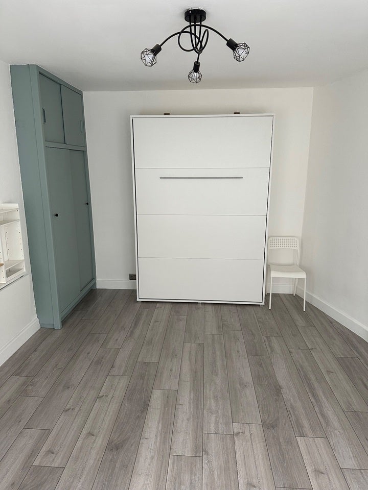 Flat Victoria Road in Greater London