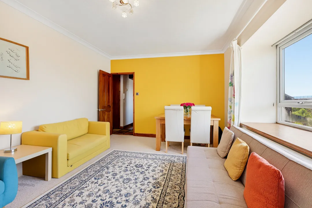 Flat Rowan Close in Greater London
