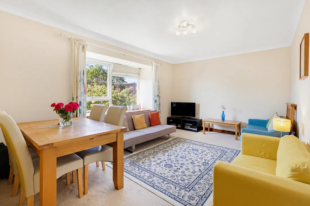 Flat Rowan Close in Greater London