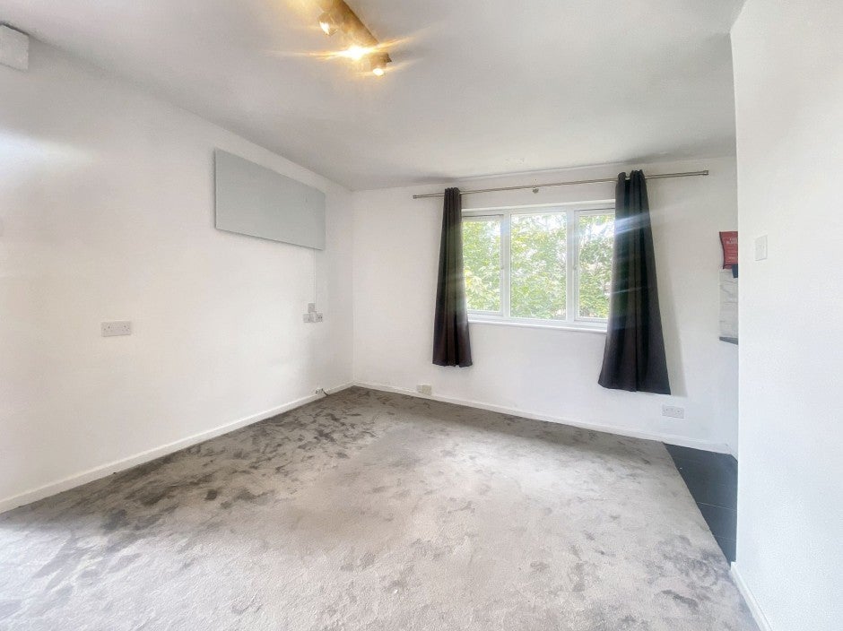 Flat Lowdell Close in Greater London