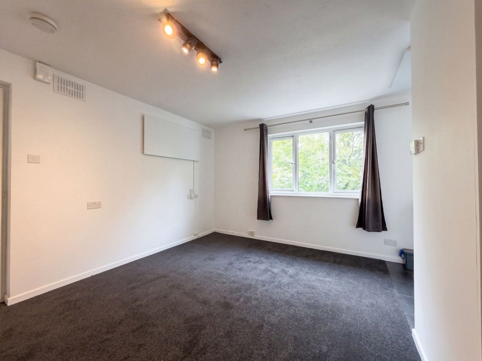 Flat Lowdell Close in Greater London