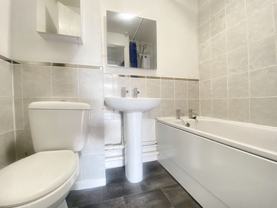 Flat Lowdell Close in Greater London