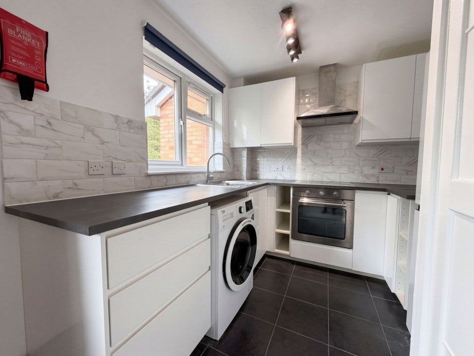 Flat Lowdell Close in Greater London