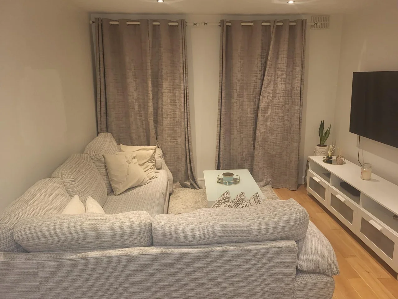 Room Yalding Road in Greater London