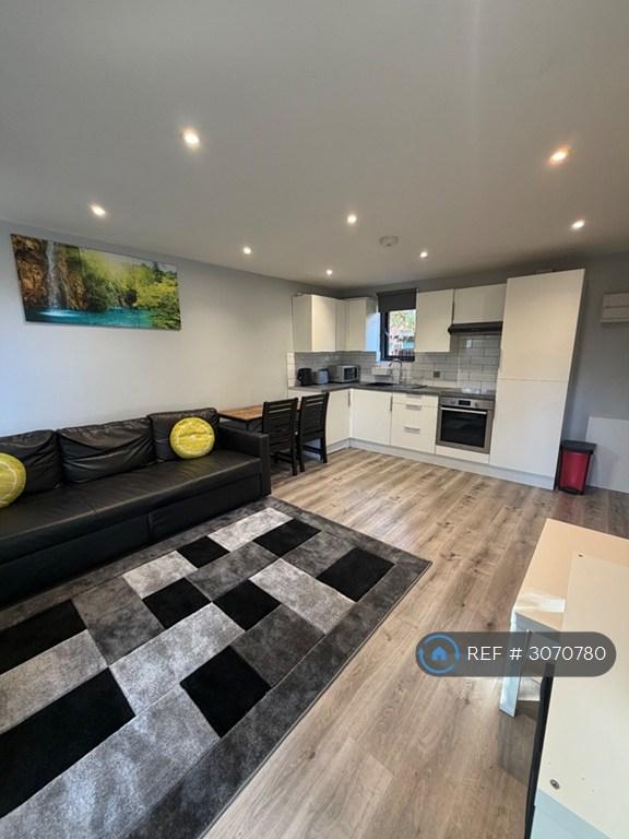 Flat Firhill Road in Greater London