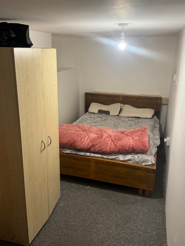 Room Goodall Road in Greater London