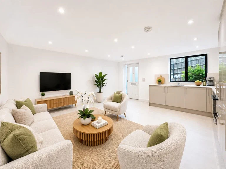Flat Bushey Grove Road in Hertsmere