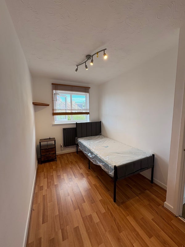 Room Tynemouth Road in Greater London