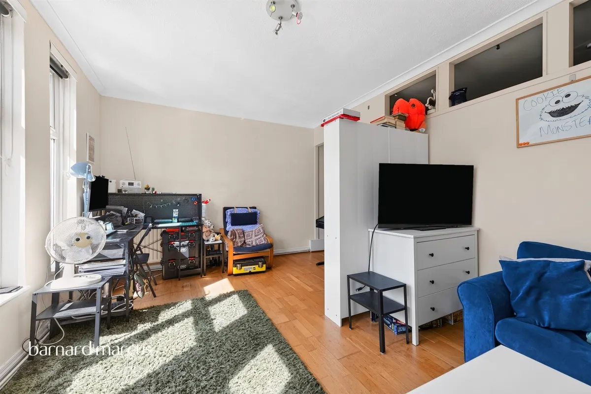 Flat Roehampton High Street in Greater London