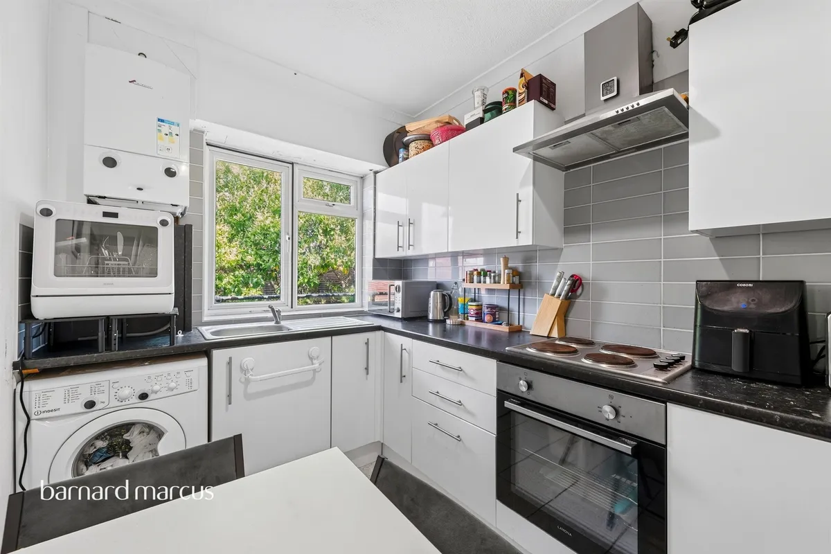 Flat Roehampton High Street in Greater London
