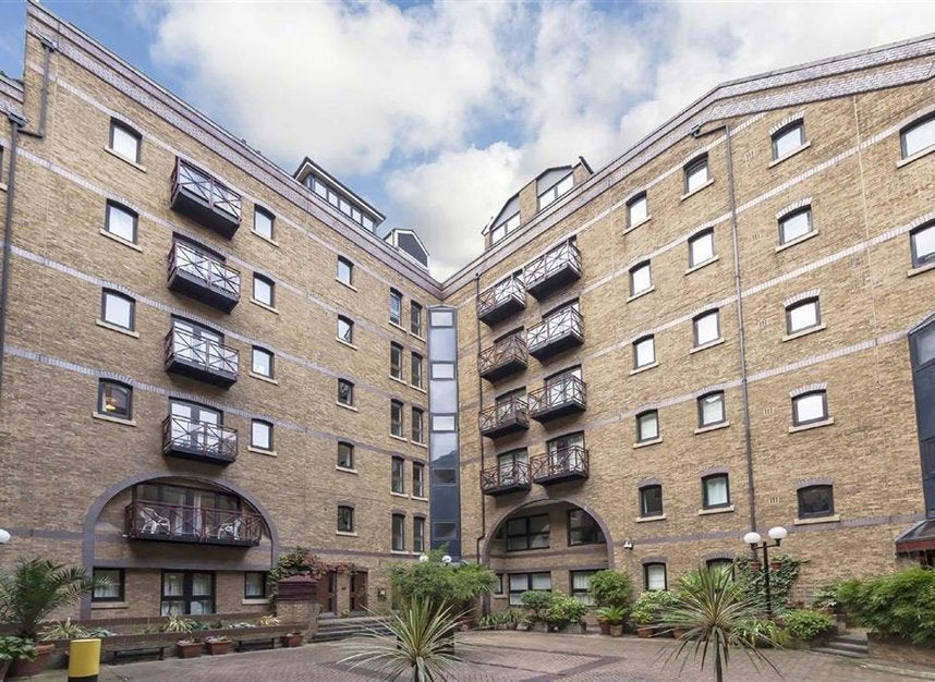 Flat Mill Street in Greater London