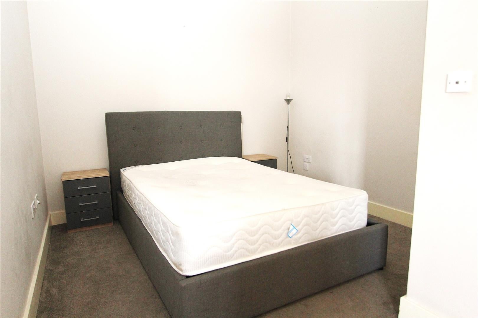 Flat Dawsons Square in Leeds