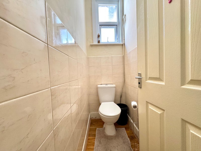 Room Dollis Park in Greater London