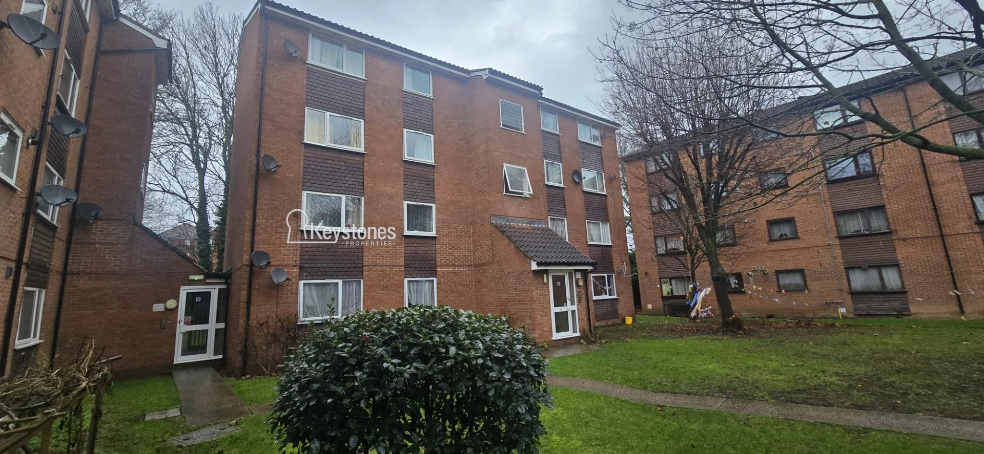 Flat Gurney Close in Greater London