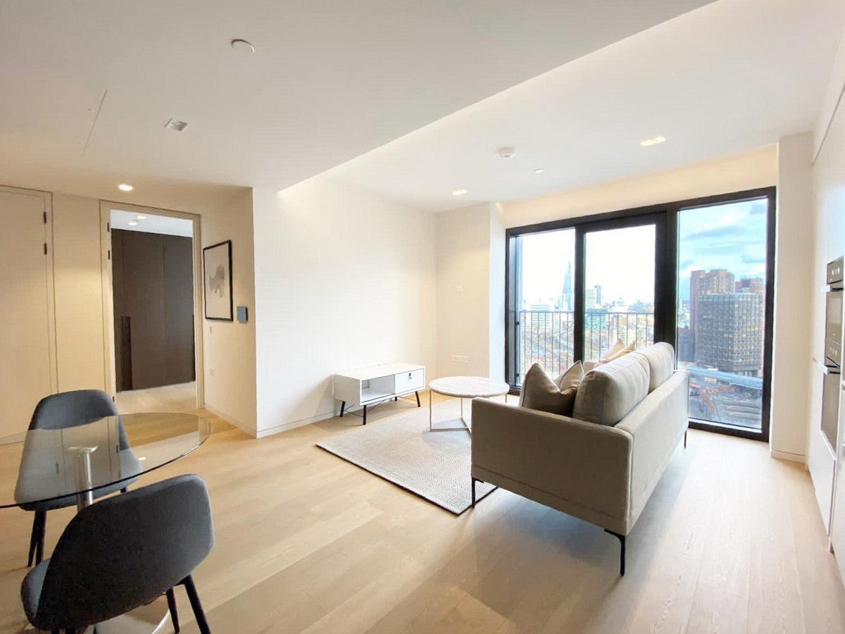 Flat Sutton Walk in Greater London